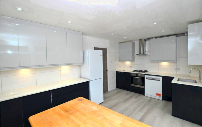 4 Bedroom Detached House To Rent In West Drive, London, SW16