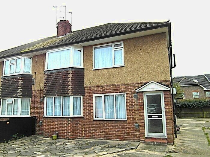 2 Bedroom Flat To Rent In Montrose Road, Bedfont, Feltham, TW14