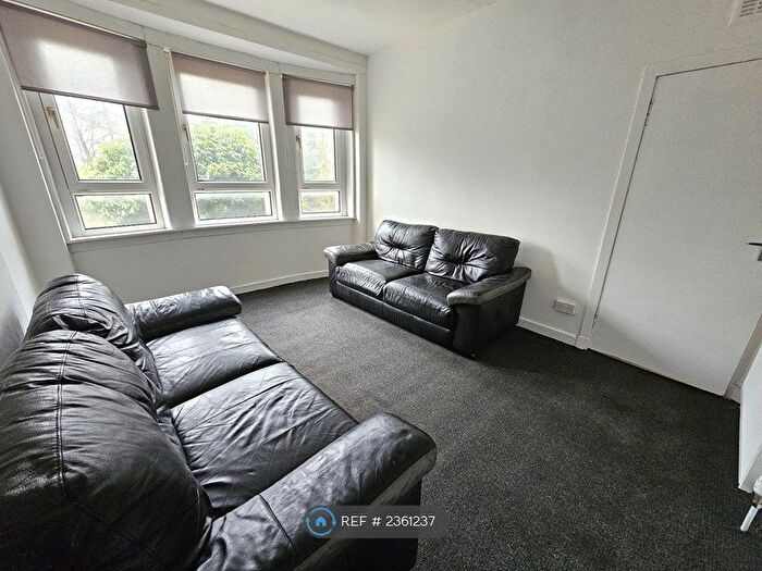 3 Bedroom Flat To Rent In Balmore Road, Glasgow, G22