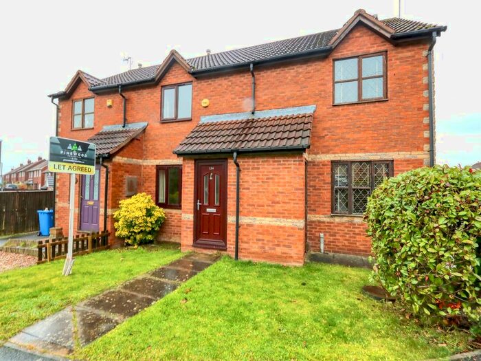 2 Bedroom Town House To Rent In Bamford Road, Inkersall, Chesterfield, Derbyshire, S43