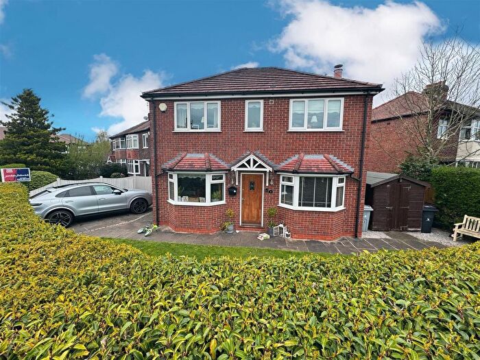 3 Bedroom Property To Rent In Poplar Avenue, Wilmslow, Cheshire, SK9