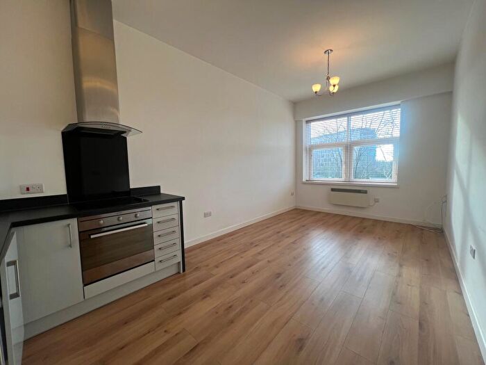 1 Bedroom Flat To Rent In Millbrook Road East, SO15