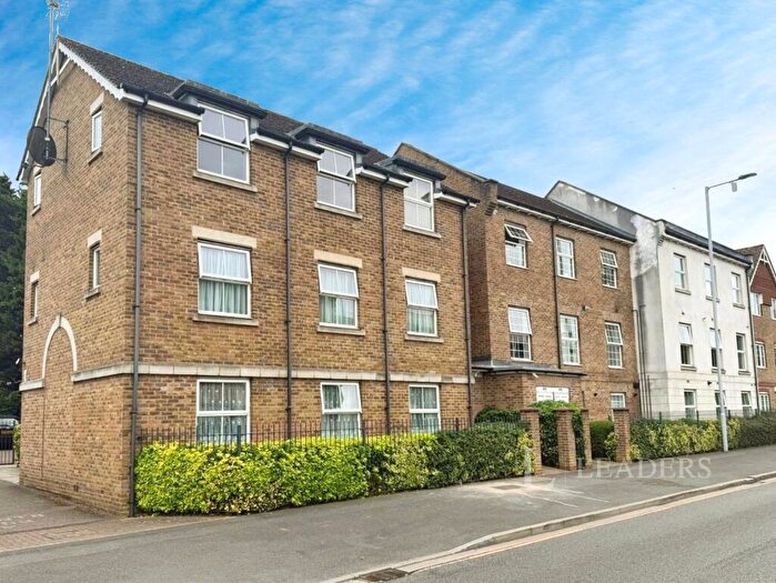 2 Bedroom Apartment For Sale In Church Street, Dunstable, Bedfordshire, LU5