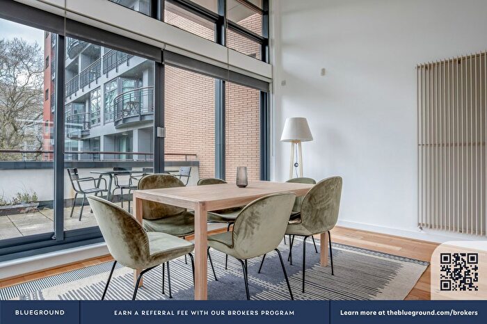 3 Bedroom Flat To Rent In Old Street, London, EC1Y