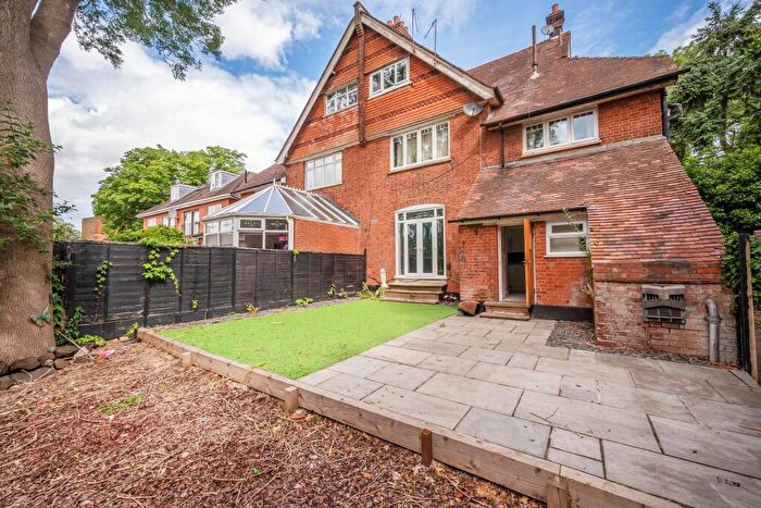 3 Bedroom Flat For Sale In Green Lane, Northwood, Greater London, HA6