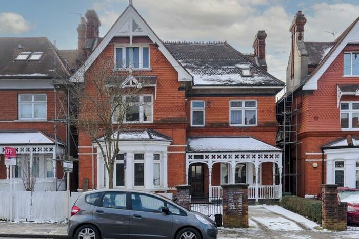 1 Bedroom Flat To Rent In Gleneldon Road, London, SW16