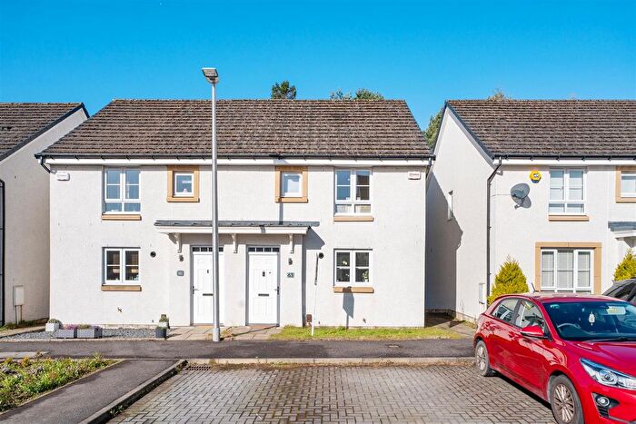 3 Bedroom Semi-Detached House For Sale In Howatston Court, Livingston, EH54