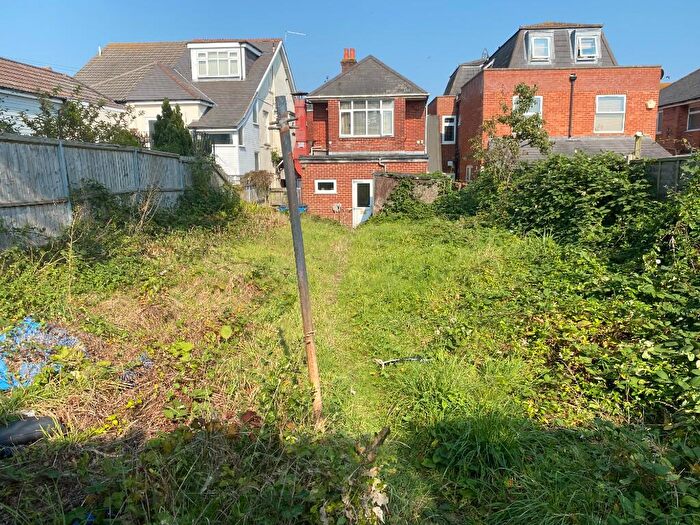 3 Bedroom Flat For Sale In Bargates, Christchurch, Dorset, BH23