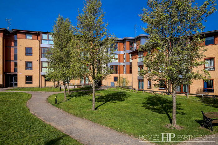 2 Bedroom Ground Flat To Rent In Commonwealth Drive, Three Bridges, RH10