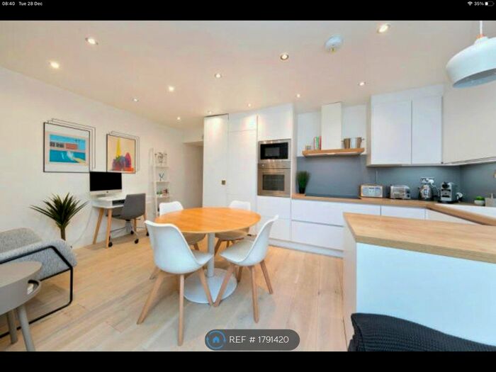 2 Bedroom Flat To Rent In Saville Road, London, W4