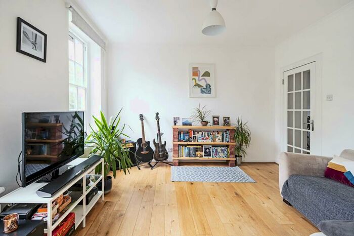 2 Bedroom Flat To Rent In Lyons Place, St John's Wood, London, NW8