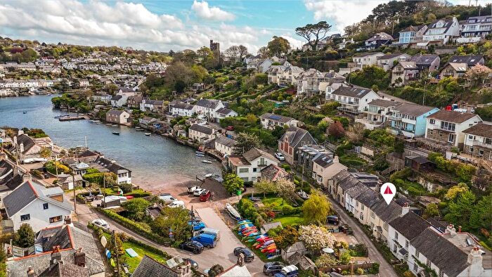 2 Bedroom Cottage For Sale In Creekside, Noss Mayo, PL8