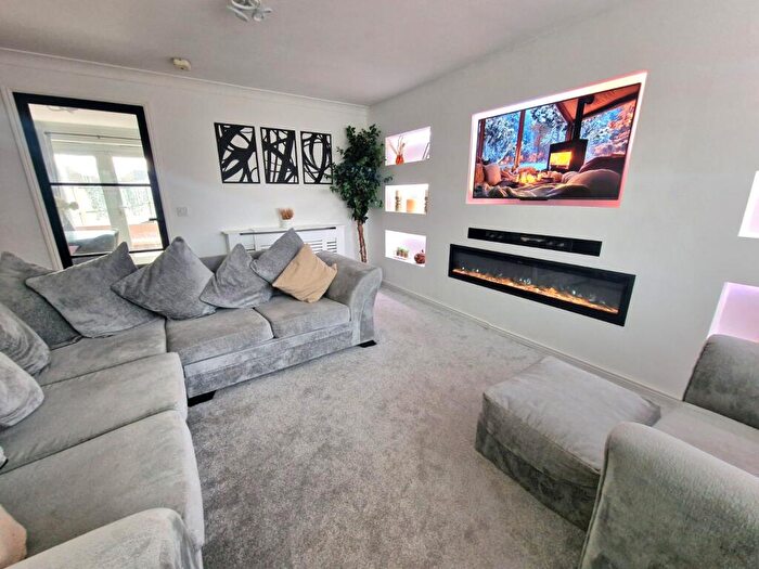 3 Bedroom End Of Terrace House For Sale In Hatters Court, Bedworth, Warwickshire, CV12