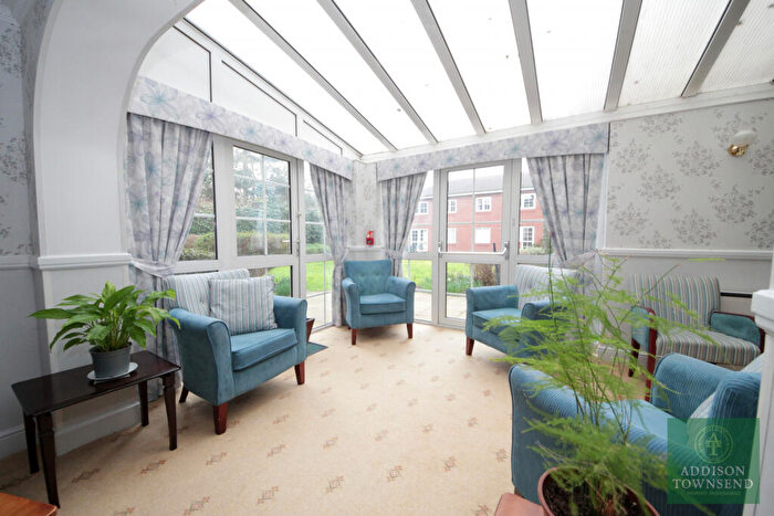 2 Bedroom Retirement Property For Sale In Woodmere Court, Avenue Road, N14