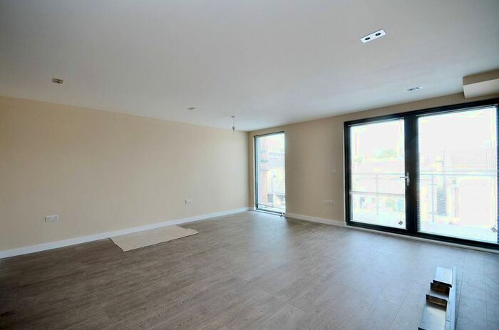 4 Bedroom Flat To Rent In Mintern Street, Hoxton, London, N1