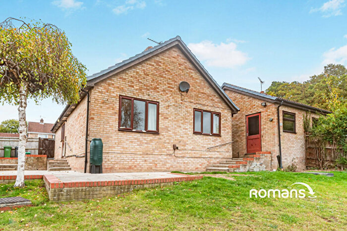 3 Bedroom Bungalow To Rent In Broom Close, Calcot, Reading, RG31