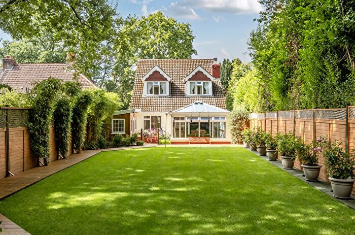 5 Bedroom Detached House For Sale In Crookham Road, Church Crookham, Fleet, Hampshire, GU51