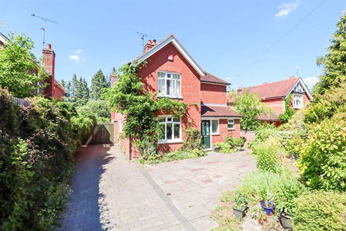 4 Bedroom Detached House For Sale In Aldershot Road, Fleet, GU51