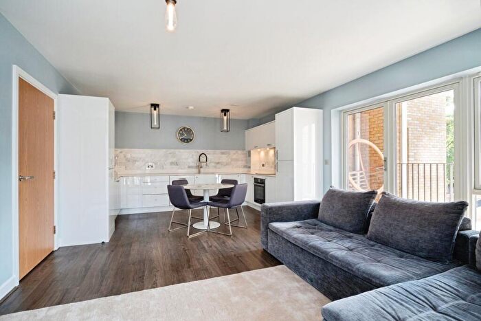 2 Bedroom Apartment For Sale In St. Clements Avenue, London, E3