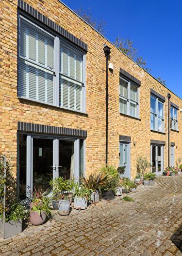 2 Bedroom Terraced House For Sale In Soul Street, Catford, SE6