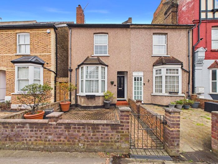 2 Bedroom End Of Terrace House For Sale In Beckenham Lane, Bromley, Kent, BR2