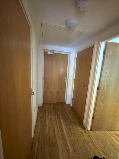 1 Bedroom Flat To Rent In Aire, Cross Green Lane, LS9