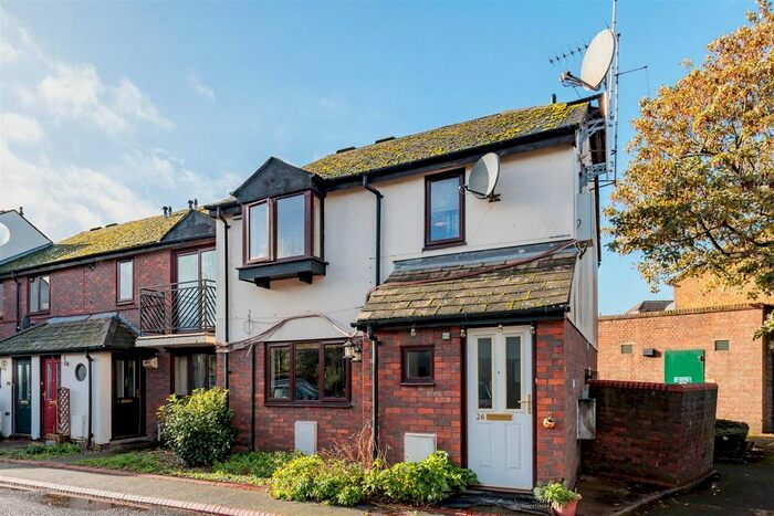 2 Bedroom Flat To Rent In Boleyn Close, Walthamstow, E17