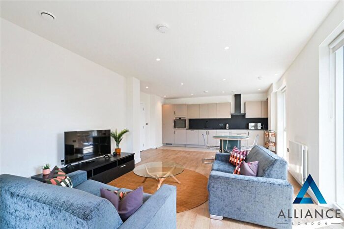 3 Bedroom Apartment For Sale In Rolling Mills Mews, London, E14