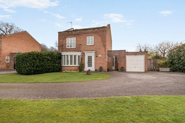 3 Bedroom Detached House For Sale In Carlton Gate, Broome Manor, Swindon, SN3