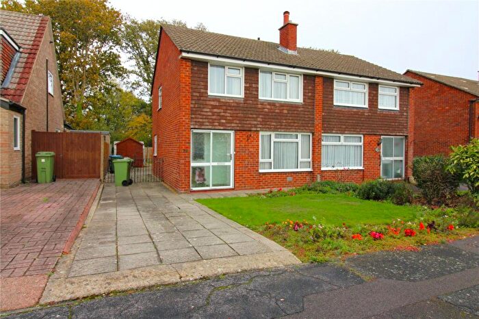 3 Bedroom Semi Detached House For Sale In Iron Mill Close, Fareham, Hampshire, PO15