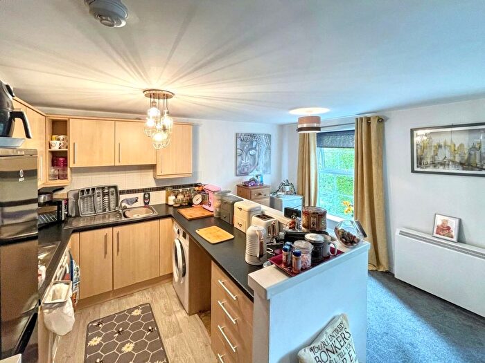 2 Bedroom Flat For Sale In Naylor Road, Ellesmere Port, CH66