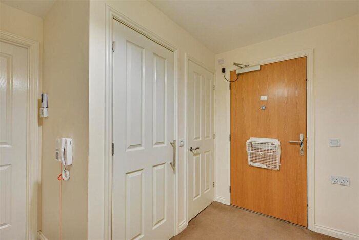 2 Bedroom Apartment For Sale In Tamworth Road, Long Eaton, NG10