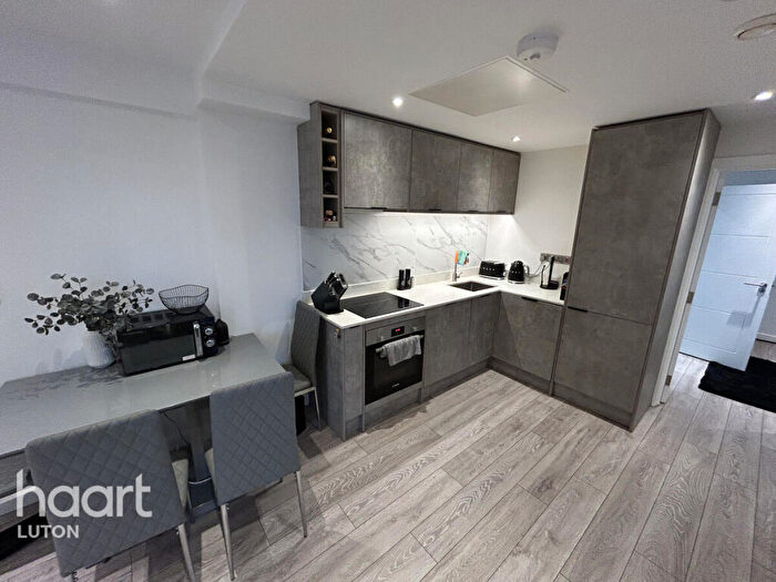 2 Bedroom Apartment To Rent In Alma Street, Luton, LU1