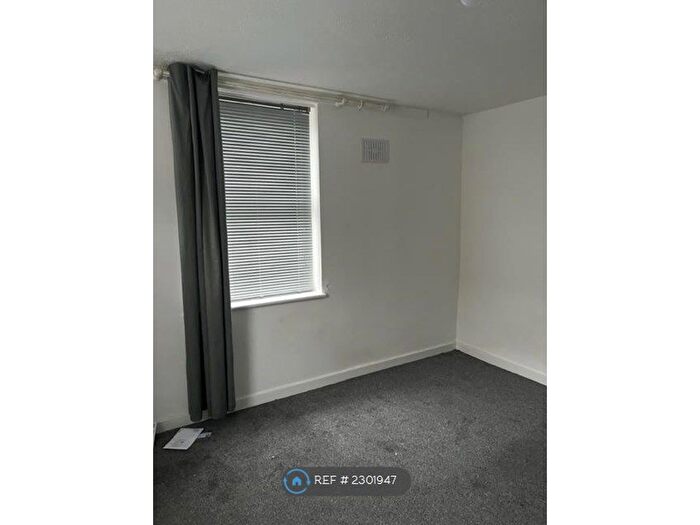 Studio To Rent In Fawcett Estate London, London, RM17