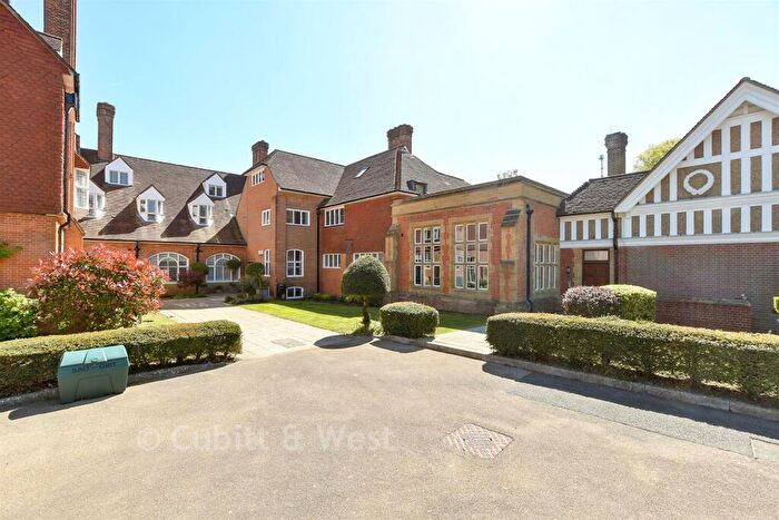 1 Bedroom Flat For Sale In Elizabeth Drive, Banstead, Surrey, SM7