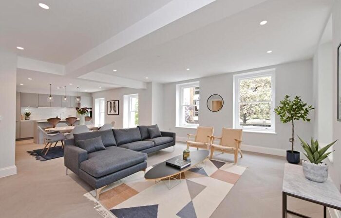 2 Bedroom Flat To Rent In Chiltern Street, Marylebone, London, W1U