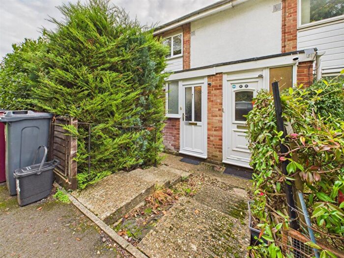 2 Bedroom Maisonette For Sale In Mowbray Drive, Tilehurst, Reading, RG30