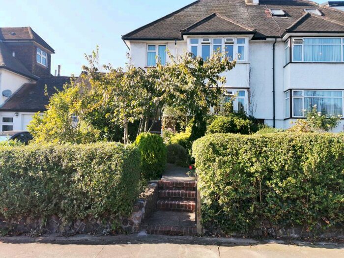 3 Bedroom Semi-Detached House To Rent In Ridge Hill, Golders Green, NW11