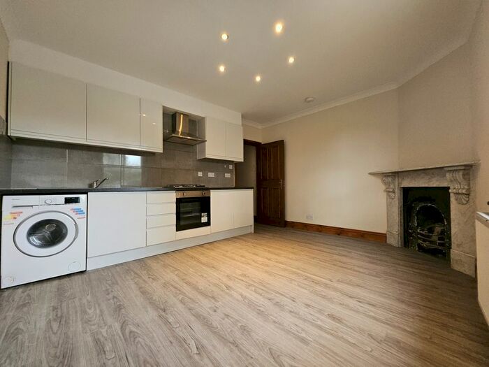 4 Bedroom Flat To Rent In Harpenden Road, London, SE27