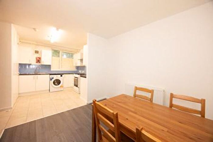 4 Bedroom Maisonette To Rent In Cable Street, London, E1W