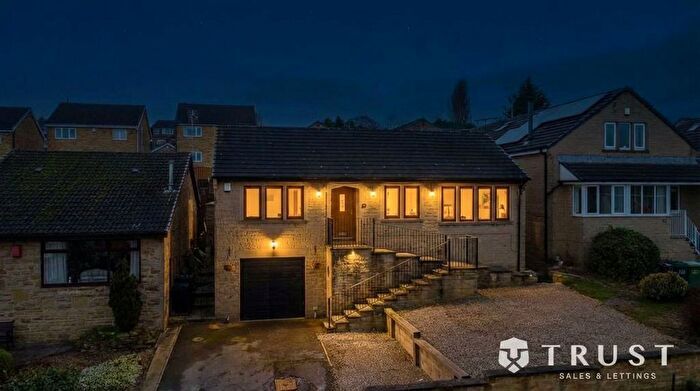 4 Bedroom Detached Bungalow For Sale In Hall Park Avenue, Liversedge, WF15