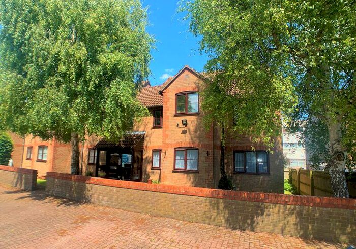 1 Bedroom Flat To Rent In Abercromby Avenue, High Wycombe, HP12