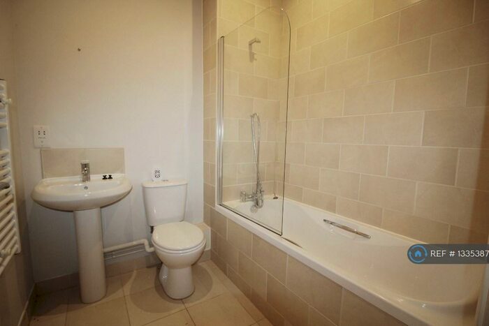 2 Bedroom Flat To Rent In Free School Lane, Halifax, HX1
