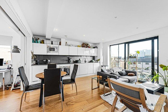 2 Bedroom Flat To Rent In Kingsland Road, Hackney, London, E2