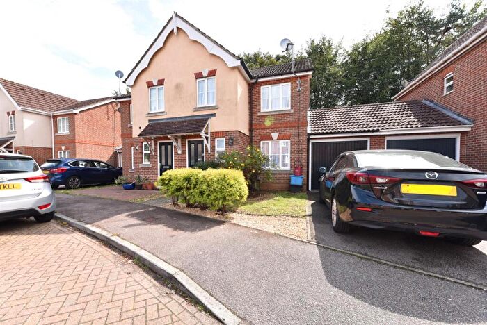 3 Bedroom Semi-Detached House To Rent In Old Bourne Way, Stevenage, SG1