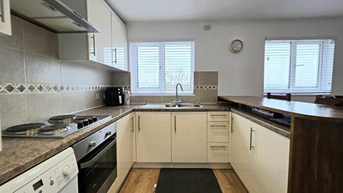 2 Bedroom Maisonette To Rent In Hatton Close, Northfleet, DA11