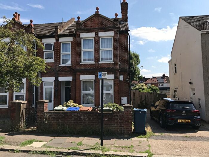 1 Bedroom Flat To Rent In Spencer Road, Harrow Weald, HA3
