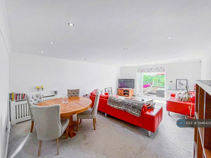 2 Bedroom Flat To Rent In Rudyard Court, Warley, Brentwood, CM14