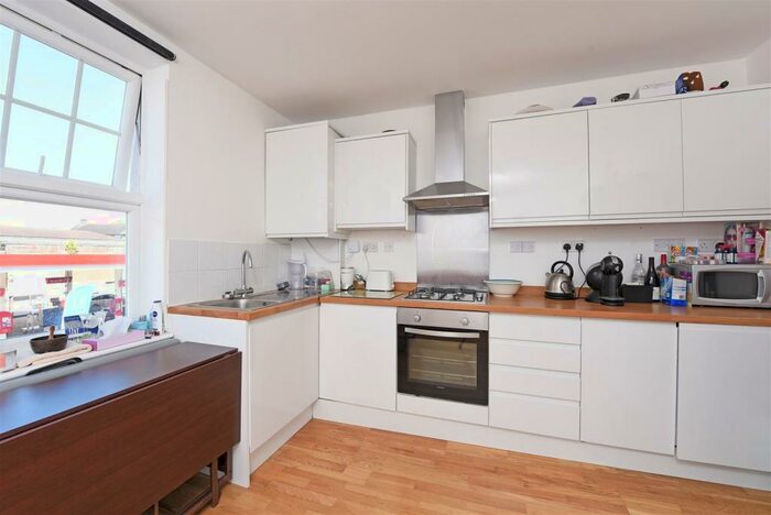 2 Bedroom Flat To Rent In Sheen Lane, East Sheen, SW14