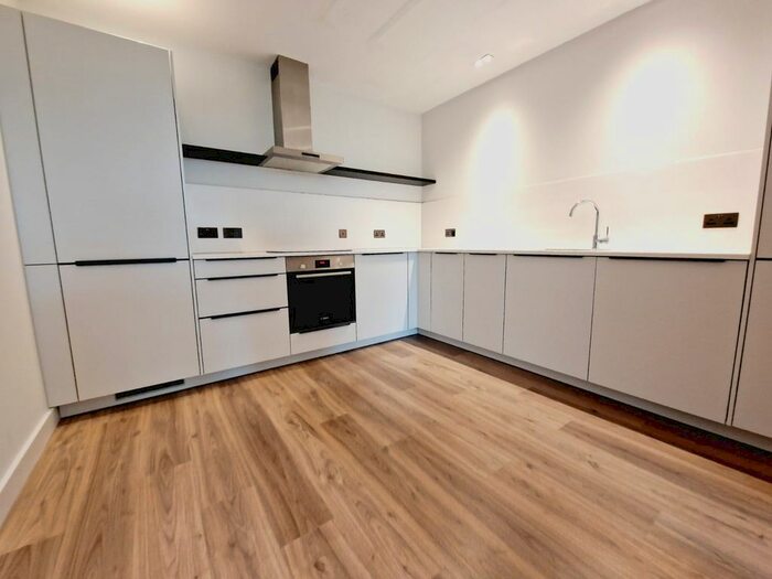 2 Bedroom Flat To Rent In Merrion Avenue, Stanmore, HA7